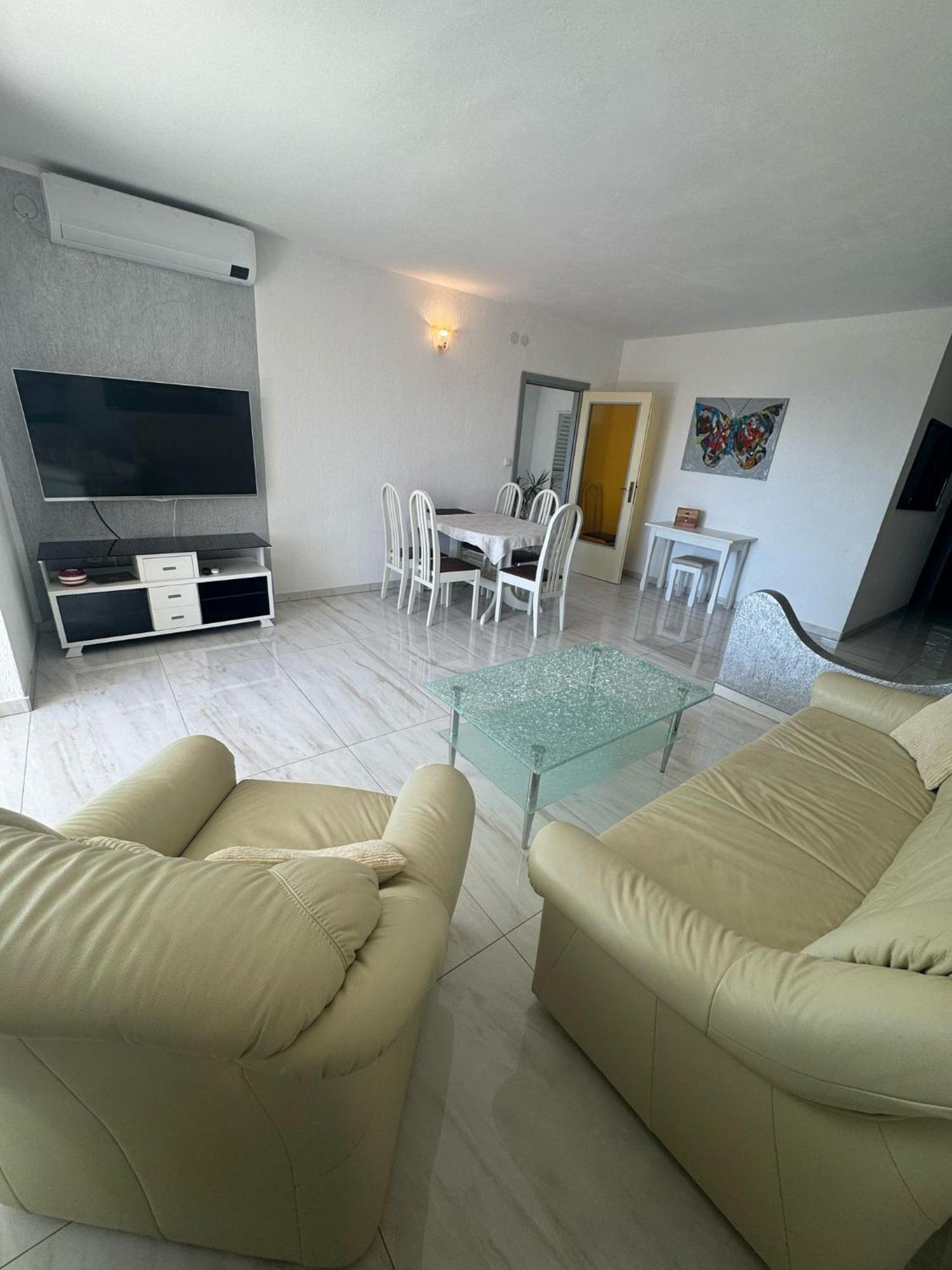 Apartman Kartec Krk Town Eksteriør billede
