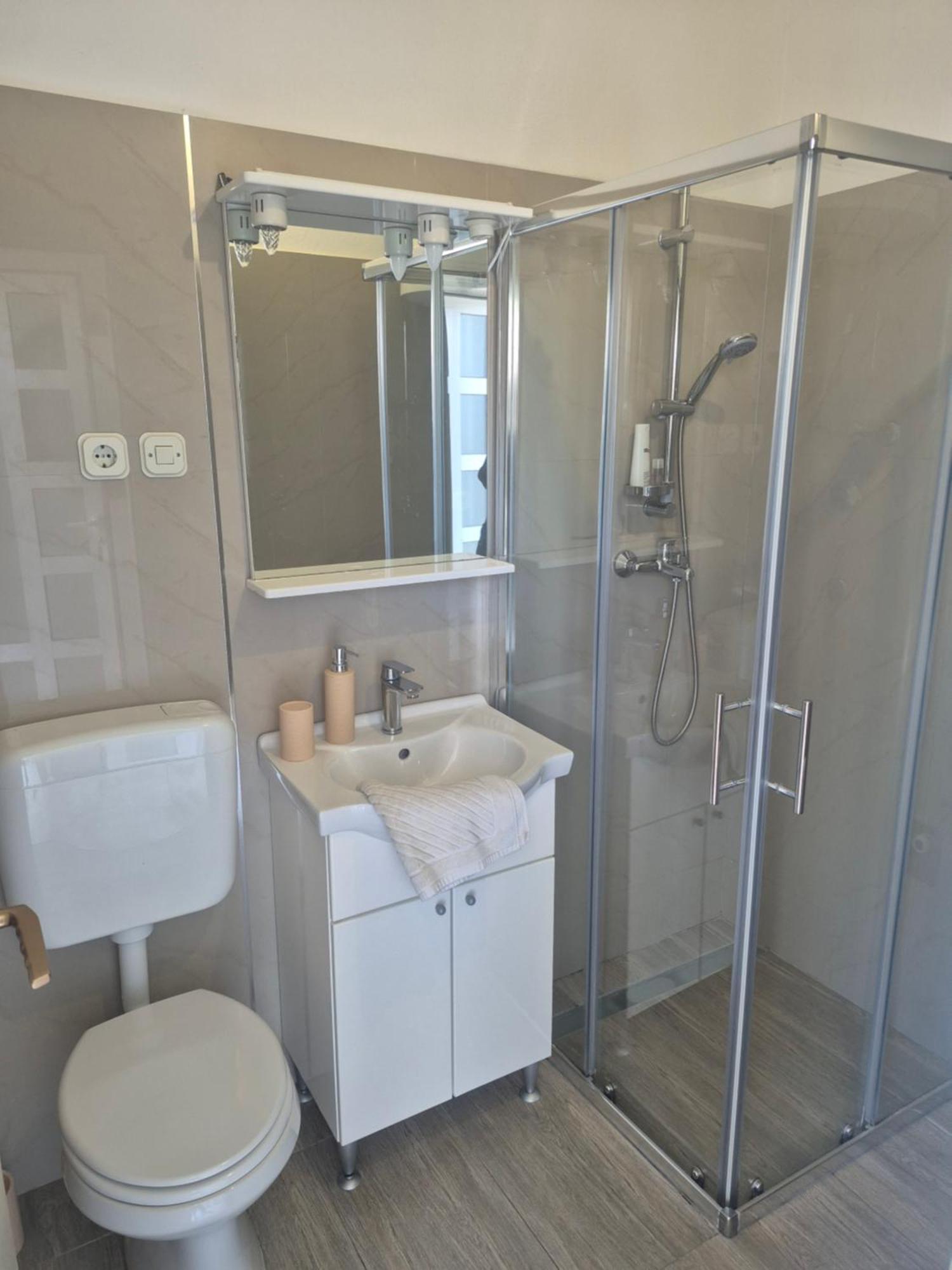 Apartman Kartec Krk Town Eksteriør billede